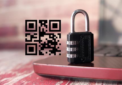QR Code e um cadeado em cima de um celular, representando a segurança deste meio de pagamento.