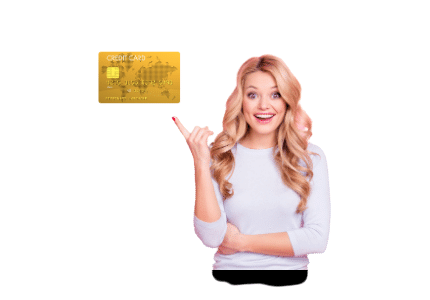 Mulher apontando para um bom cartão de crédito para pedir online.