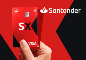 Mão segurando um cartão de crédito Santander SX e no fundo um design preto e vermelho para combinar com as cores do cartão.