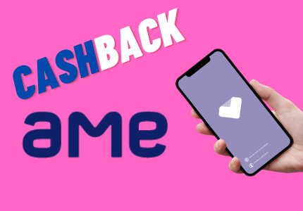 Mão segurando um celular com um coraçãozinho na tela. Logomarca da plataforma de cashback digital AME e escrito "Cashback" em cima.