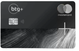 Cartão BTG+ Black Mastercard com pagamento por aproximação.
