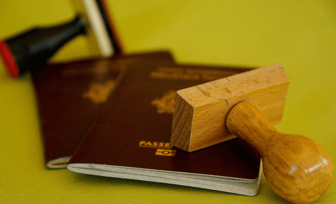 Carimbos e passaportes.