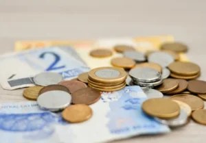 Valor do salário mínimo 2022: R$ 1.212 mil será suficiente?