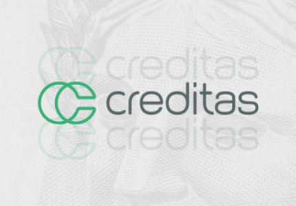 creditas empréstimos com garantias. Logomarca da instituição financeira e parte do rosto que simboliza a moeda real ao fundo.