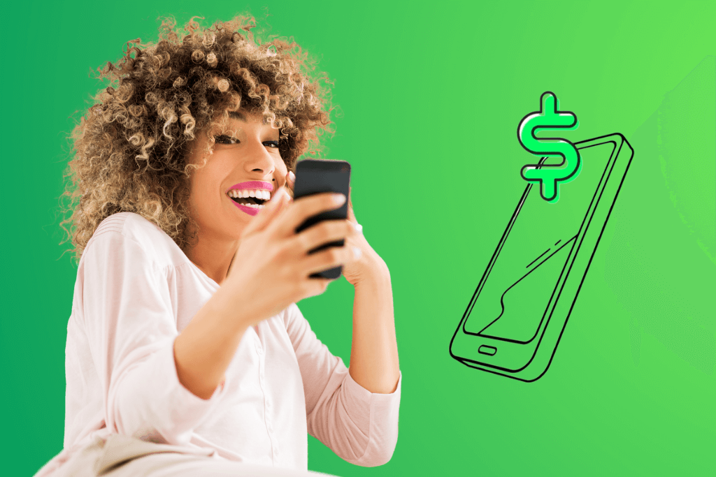 Mulher satisfeita ao ver os Empréstimos Next, com um desenho de um celular ao lado, saindo um cifrão da tela.