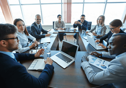 Reunião de empresários representando a reunião do COPOM para definir o valor da Taxa Selic.