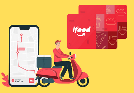 Celular com tela mostrando o aplicativo iFood, desenho de um motociclista que faz delivery e acima dois cartões presente, iFood Card, sobrepostos.