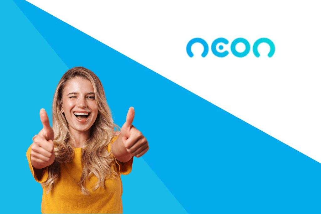 Mulher animada por contratar um empréstimo Neon, com símbolo da Neon ao lado.