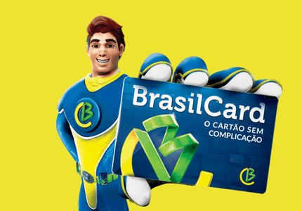 Mascote BrasilCard segurando o cartão de crédito da empresa.