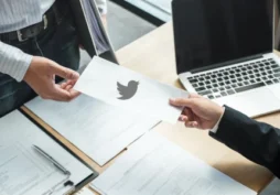 Elon Musk demite metade dos funcionários do Twitter e pretende abdicar da presidência da empresa