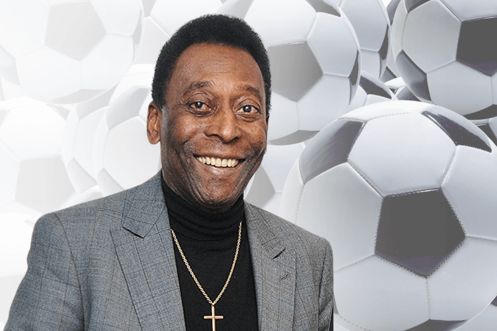 Pelé sorrindo com bolas de futebol ao fundo.