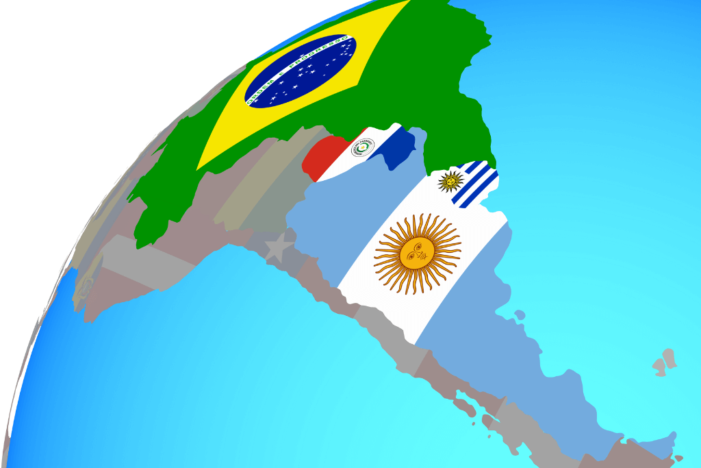 Mapa da américa do Sul com cada país estampado com sua respectiva bandeira.