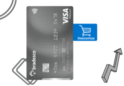 Cartão de crédito Bradesco Visa Platinum e etiqueta colada no cartão com sua principal vantagem de descontos em compras.